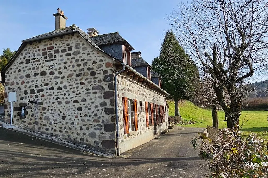 L'Oustal De L'Adrienne E Jean , Gite De Campagne Au Pied Des Montagnes Tournemire  Holiday home Tournemire (Cantal)