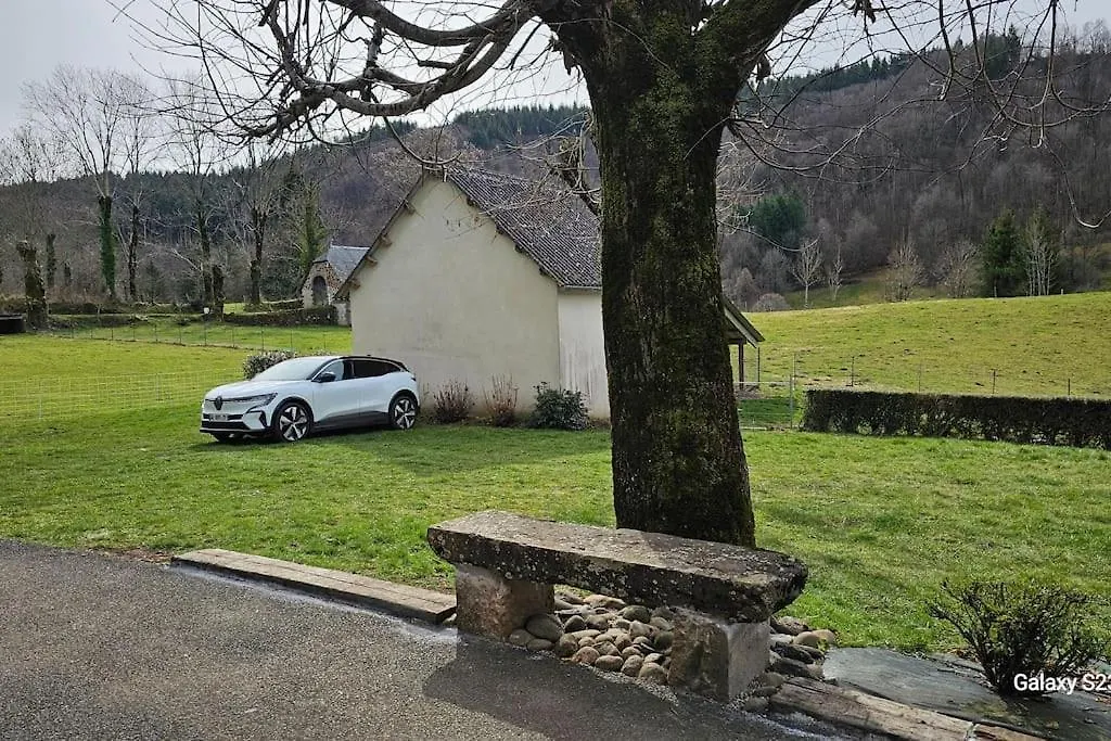 L'Oustal De L'Adrienne E Jean , Gite De Campagne Au Pied Des Montagnes Tournemire  0*, Tournemire (Cantal)